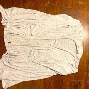 Light gray cardigan ☀️